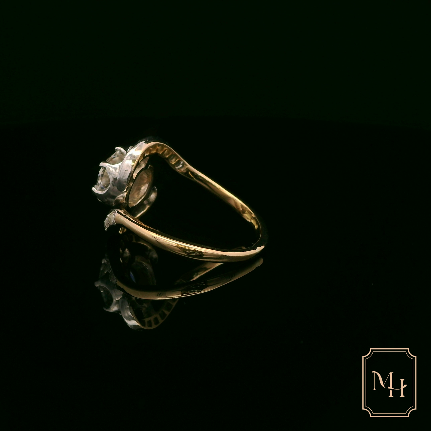 Universal Diamond Engagement Ring