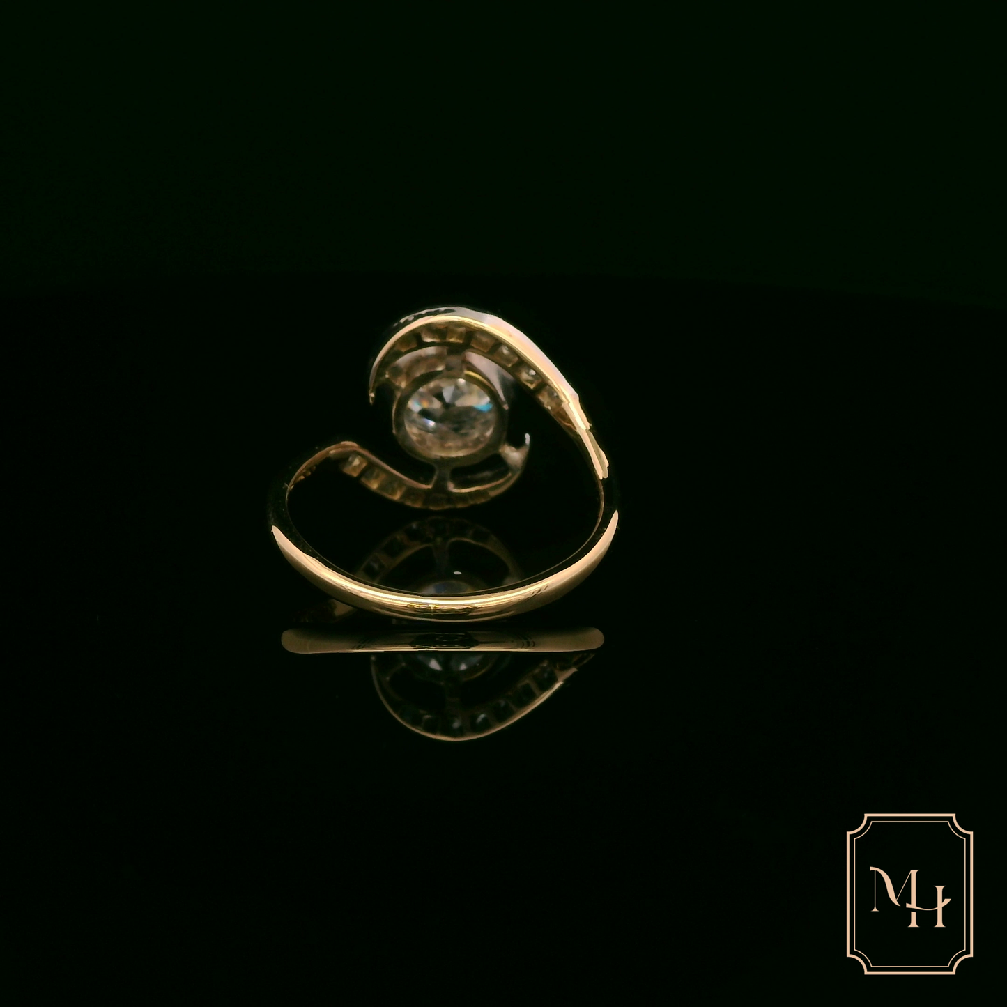 Universal Diamond Engagement Ring