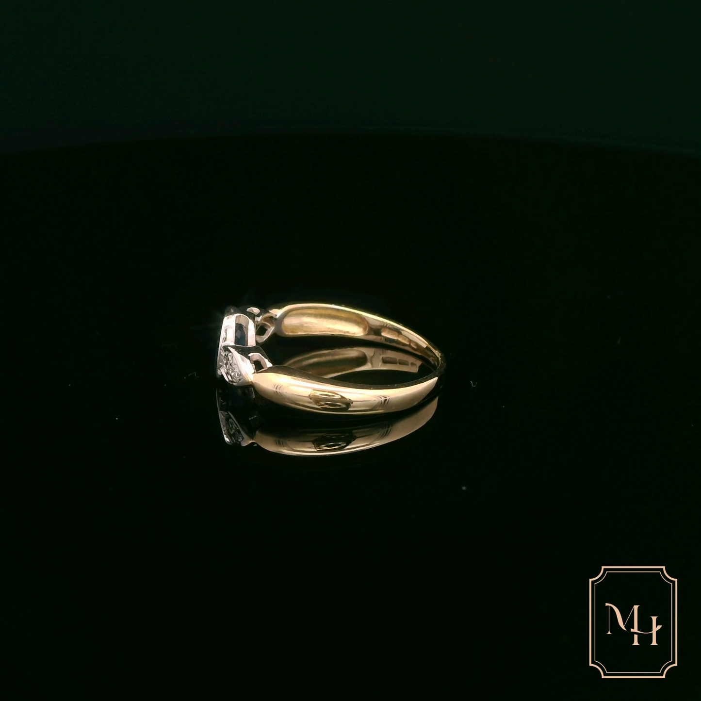 Sapphire & Diamond Rub-Over Ring