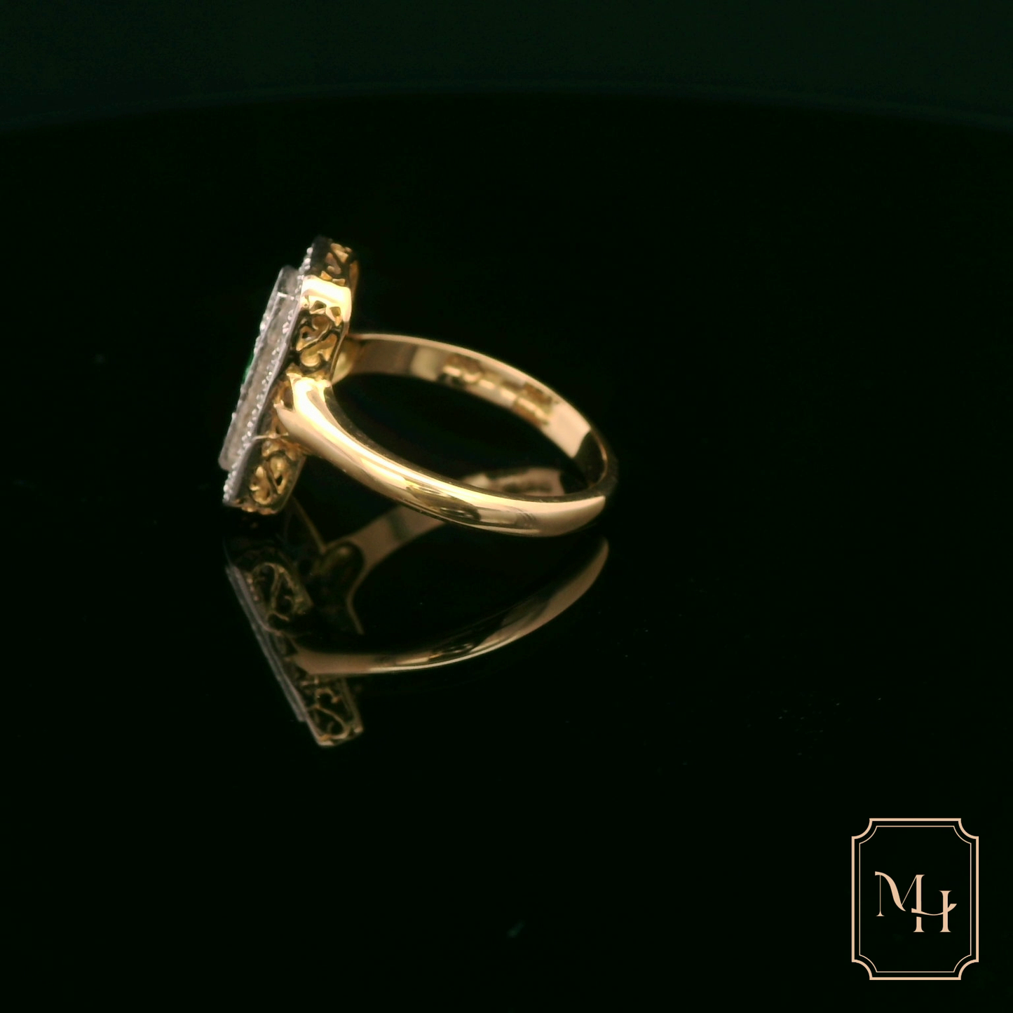 Elegant Vintage Emerald Ring