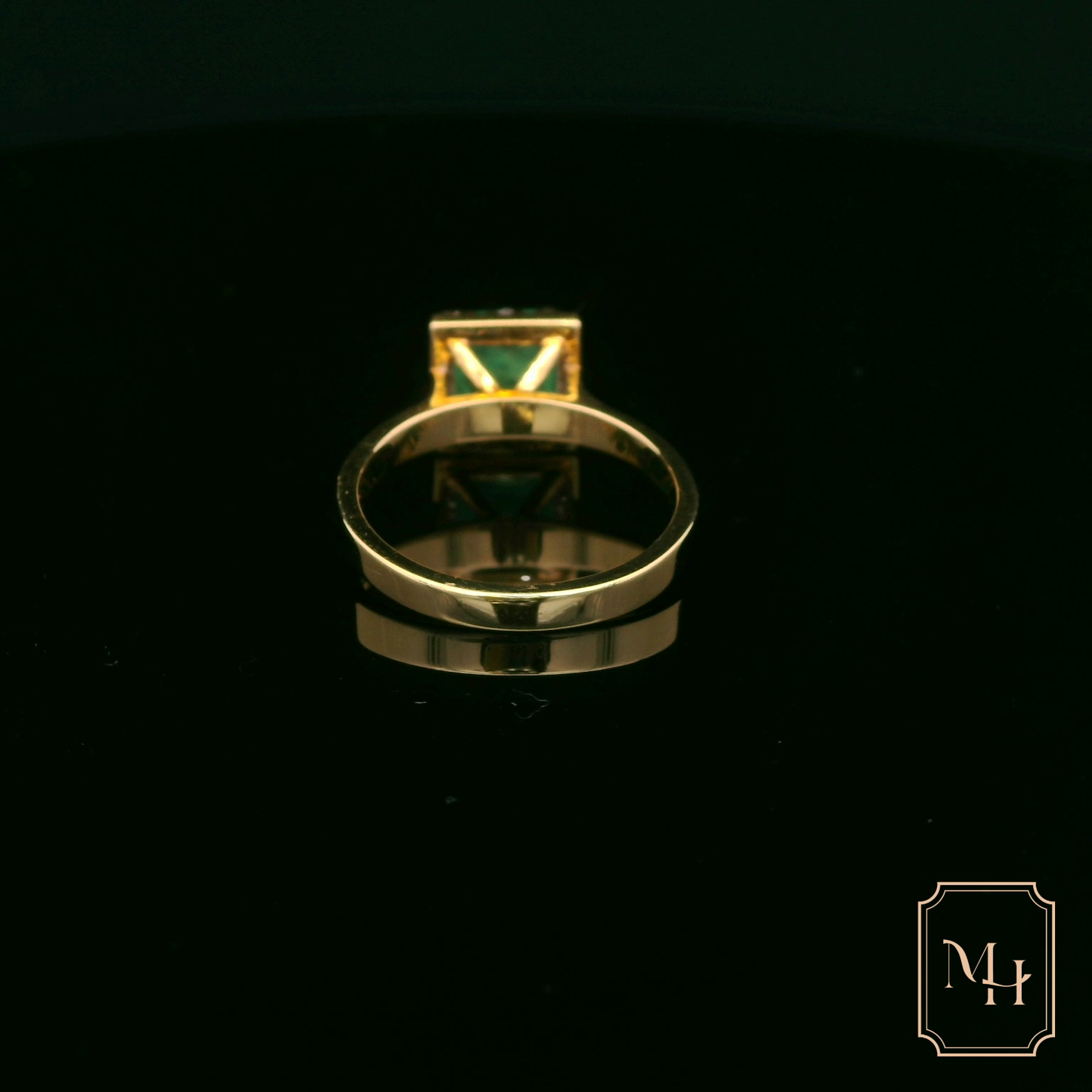 Elegant Emerald & Diamond Ring