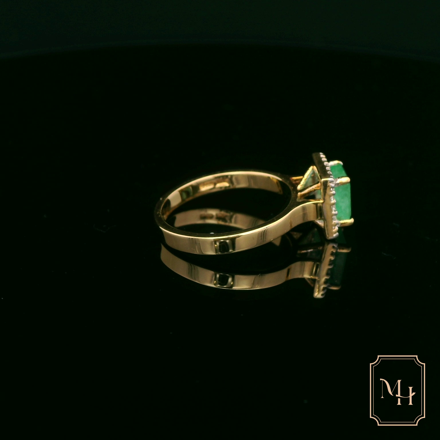 Elegant Emerald & Diamond Ring