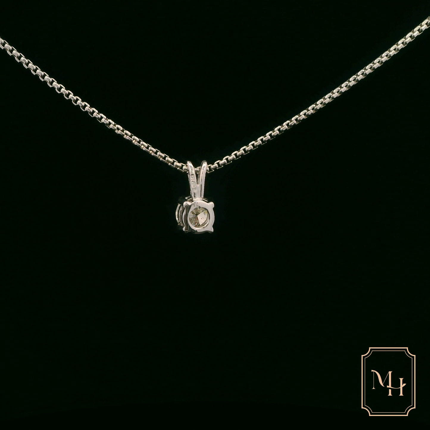 Elegant Silver Pendant Necklace