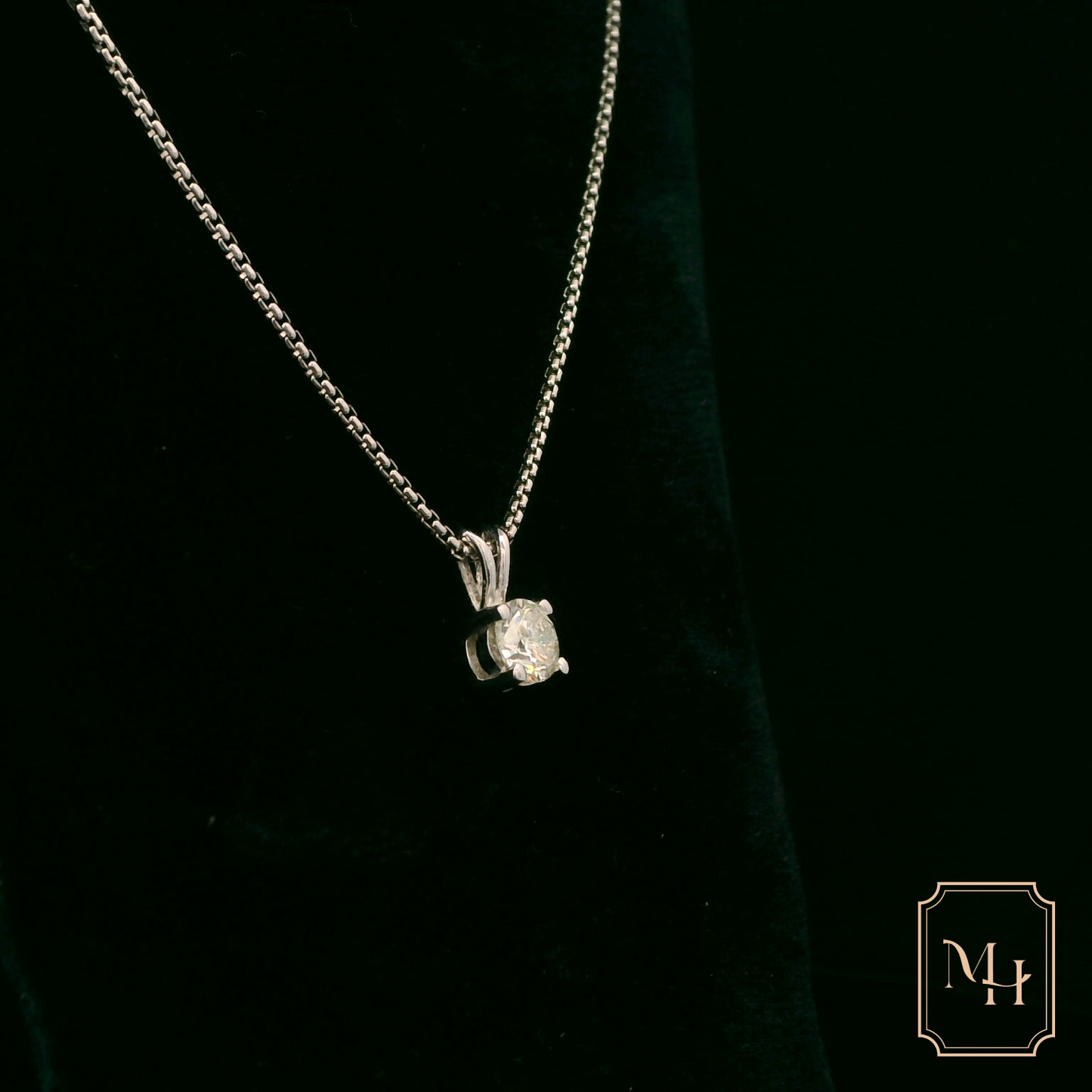 Elegant Silver Pendant Necklace