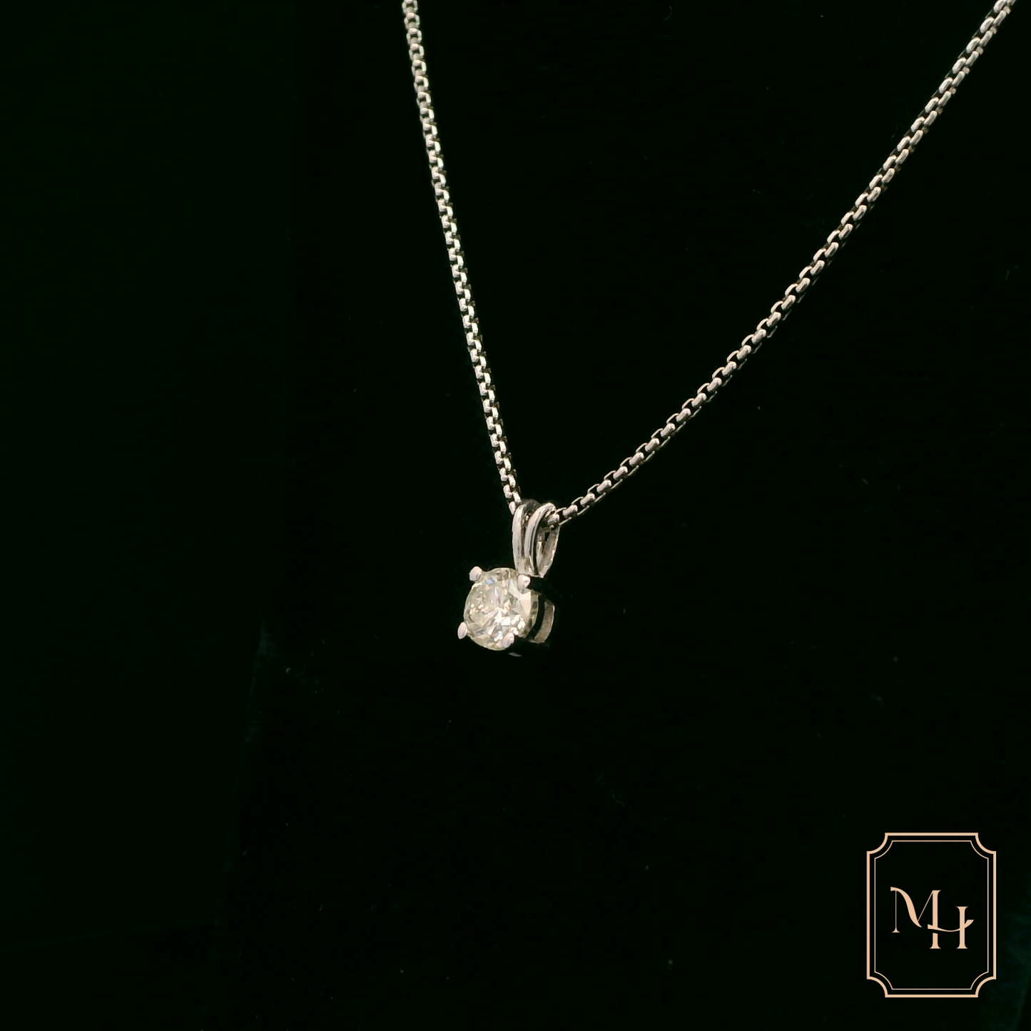 Elegant Silver Pendant Necklace