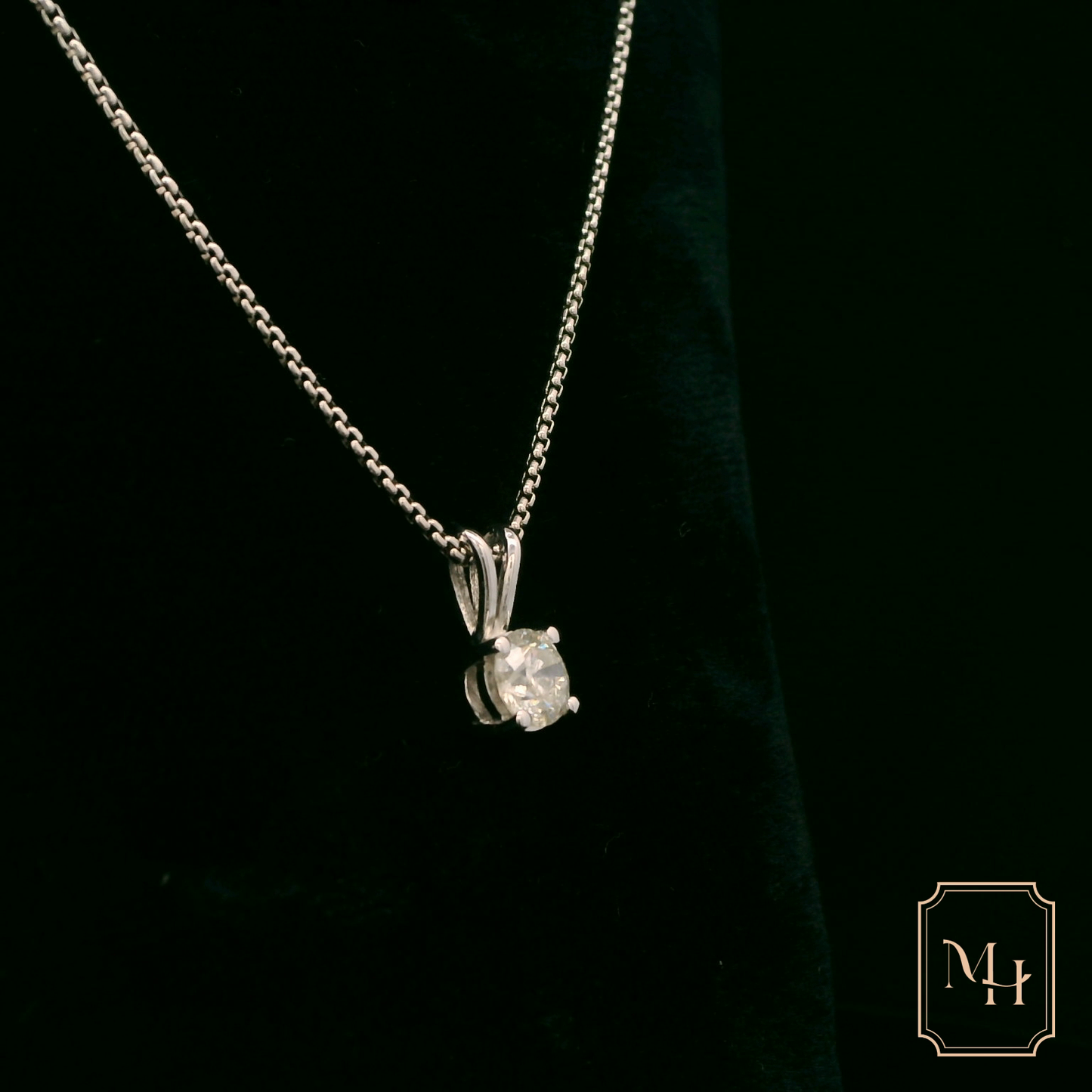 Elegant Silver Pendant Necklace