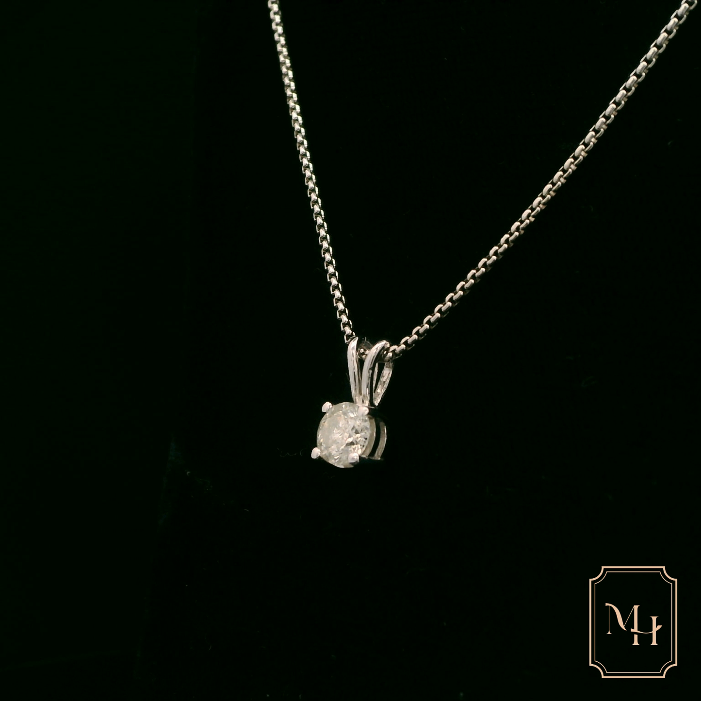 Elegant Silver Pendant Necklace