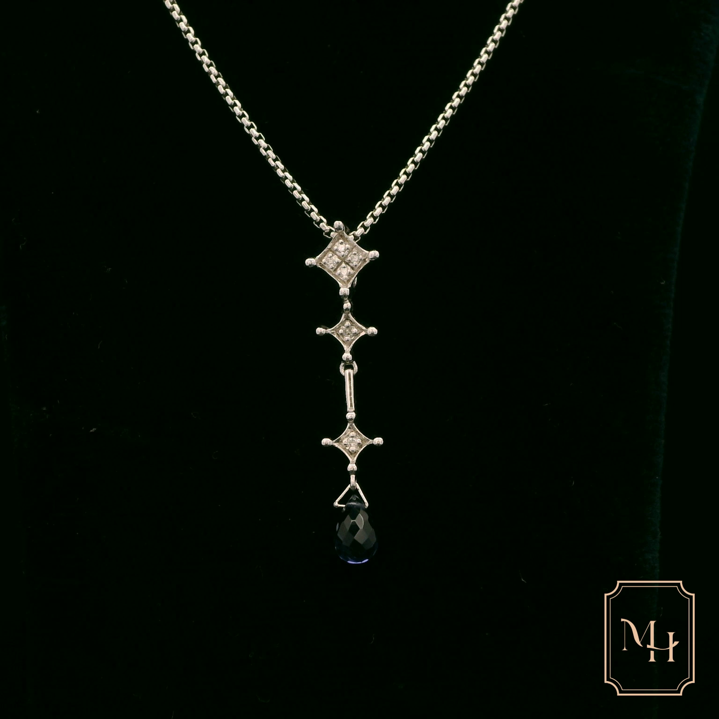 Elegant Silver Pendant Necklace
