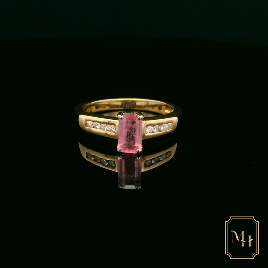 Pink Sapphire Solitare Ring with Diamond Set Shoulders
