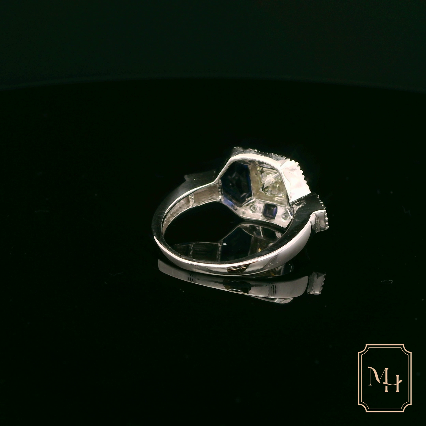 Elegant Sapphire & Diamond Ring