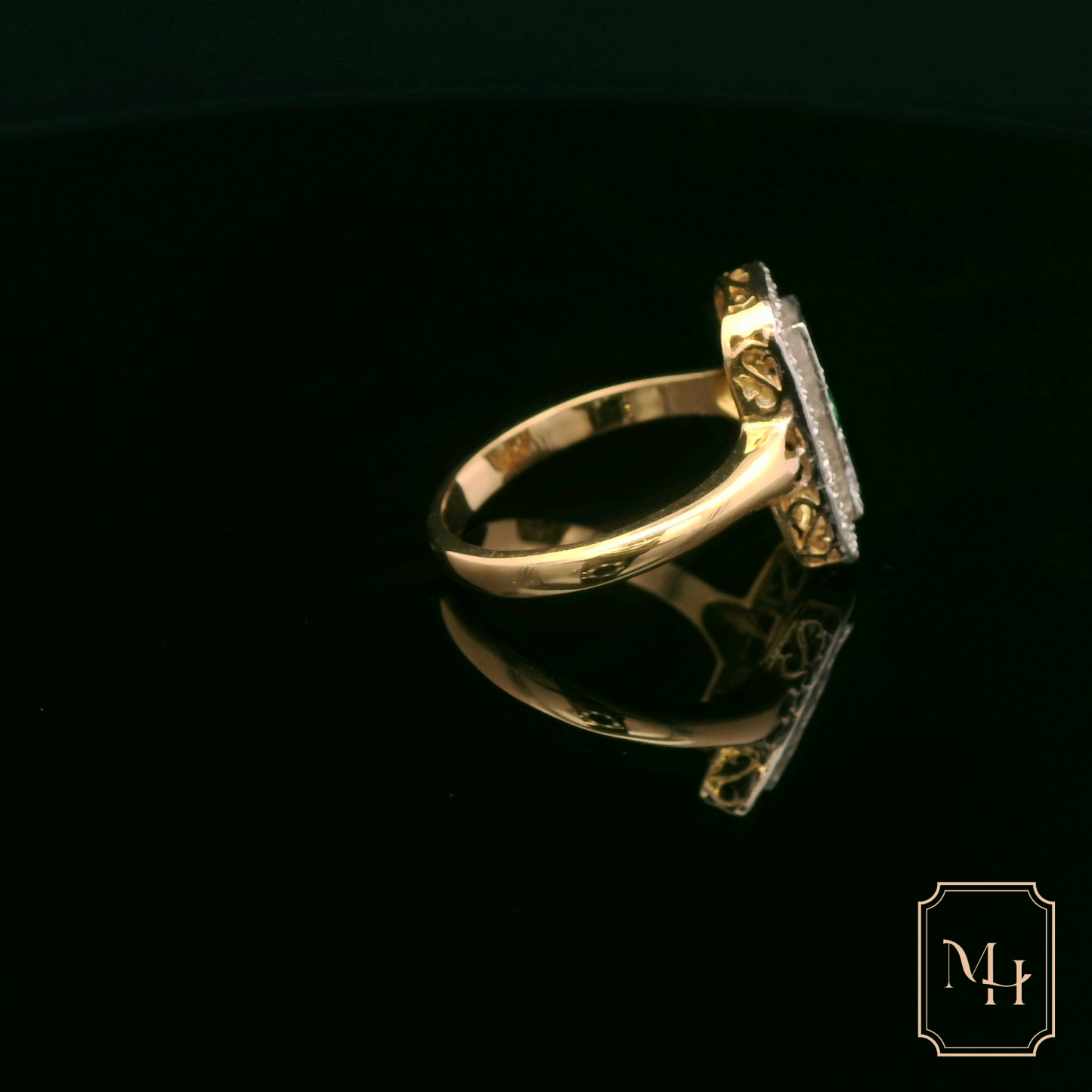 Elegant Vintage Emerald Ring