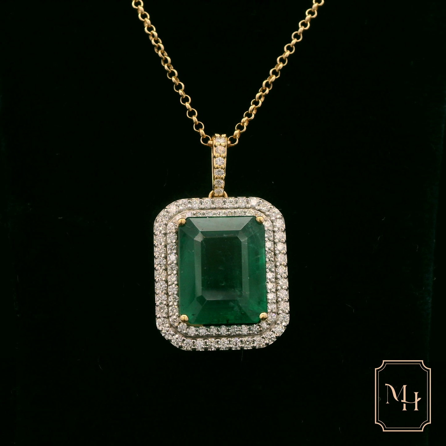 Elegant Emerald Pendant Necklace