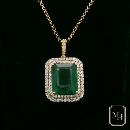 Elegant Emerald Pendant Necklace