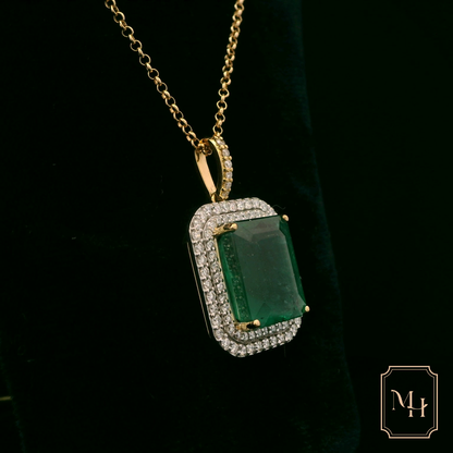 Elegant Emerald Pendant Necklace