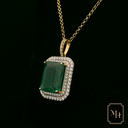 Elegant Emerald Pendant Necklace