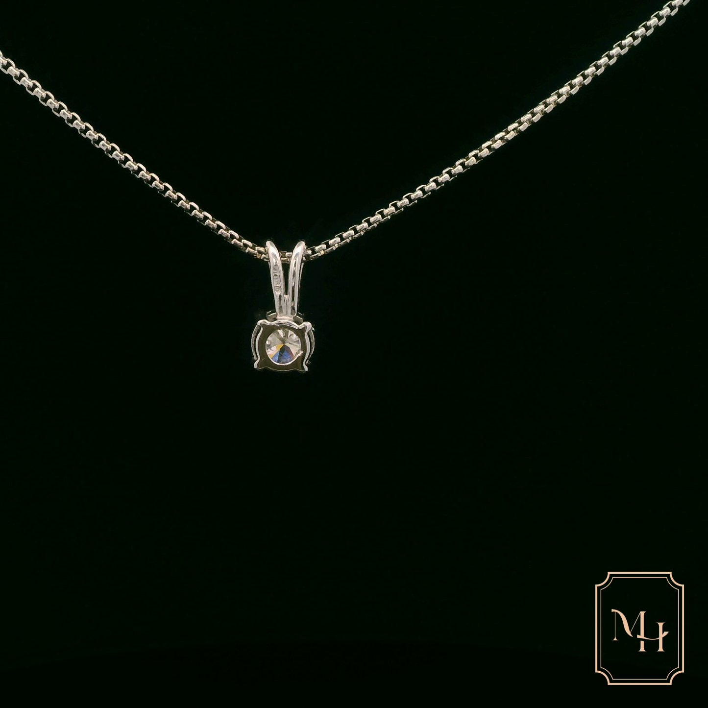 Elegant Silver Pendant Necklace