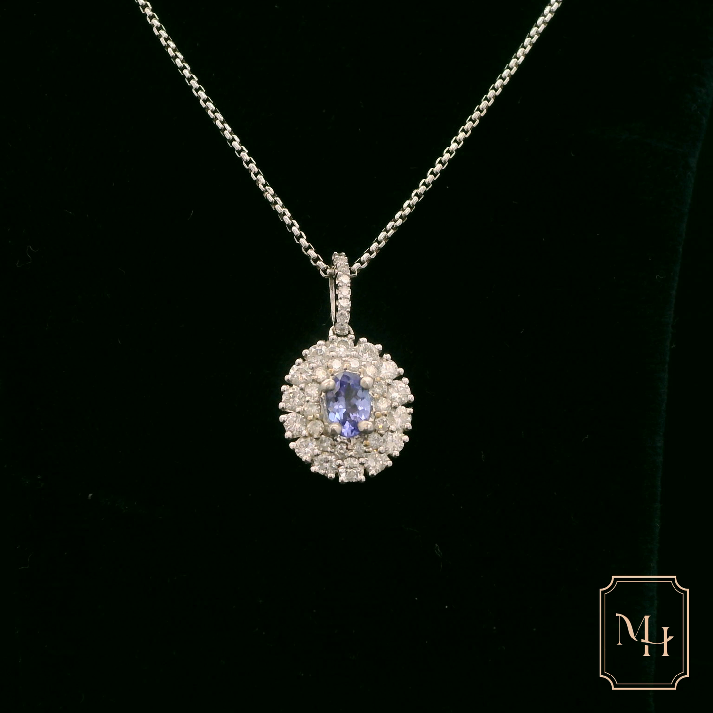 Elegant Silver Pendant with Gemstone