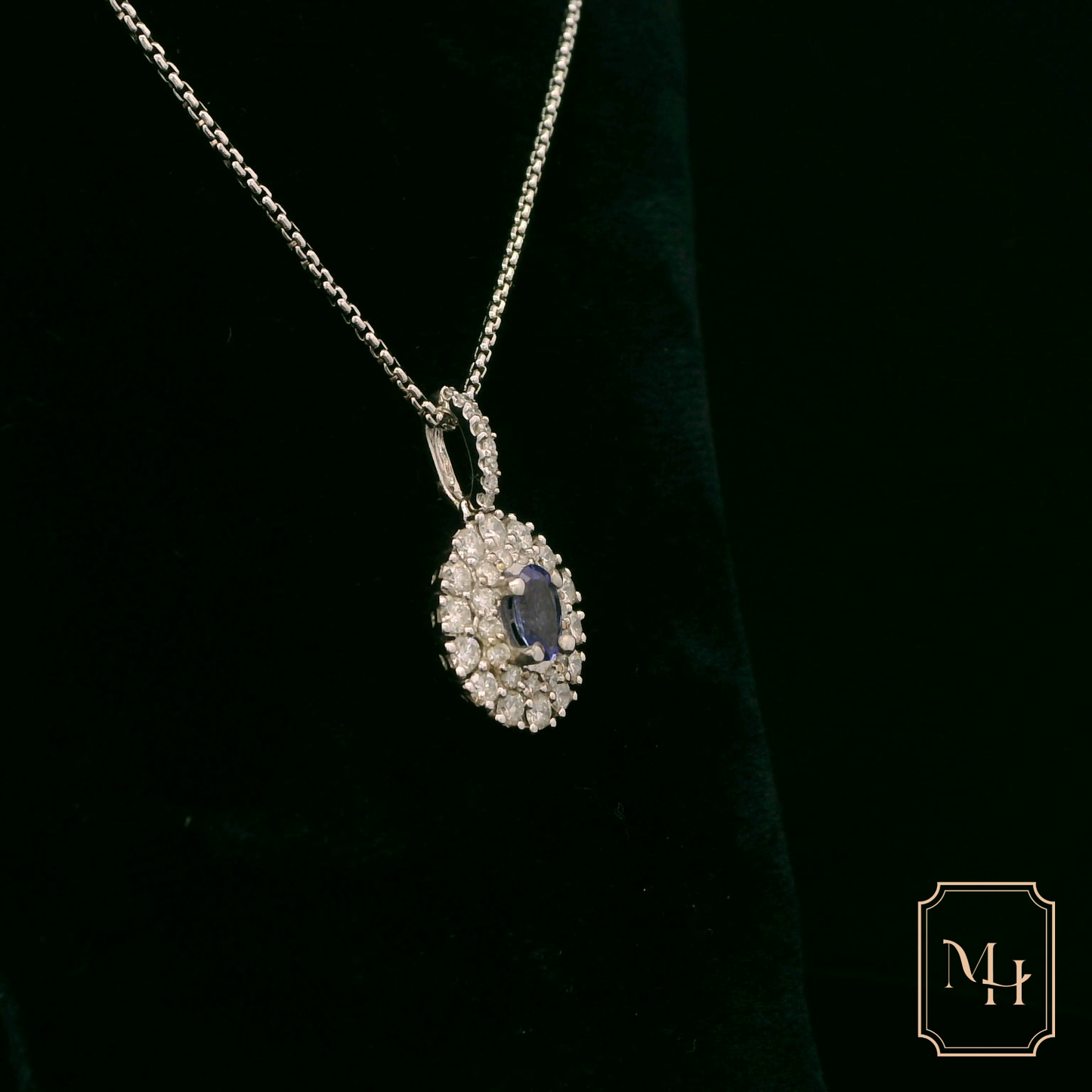 Elegant Silver Pendant with Gemstone