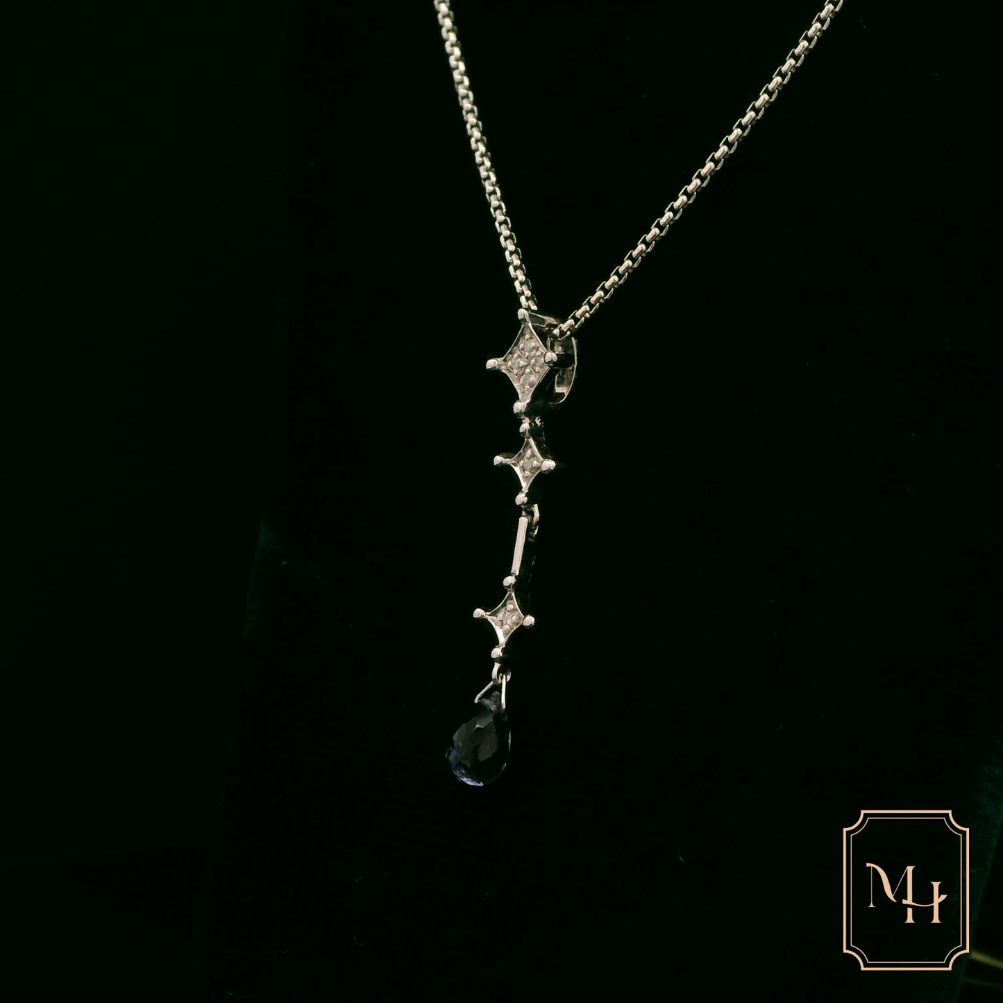 Elegant Silver Pendant Necklace