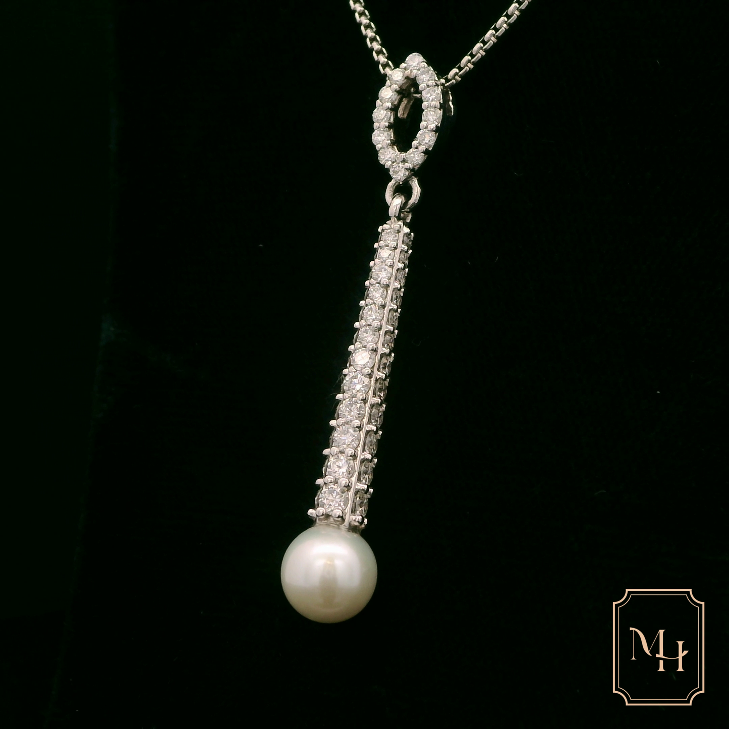 Elegant Pearl and Diamond Pendant