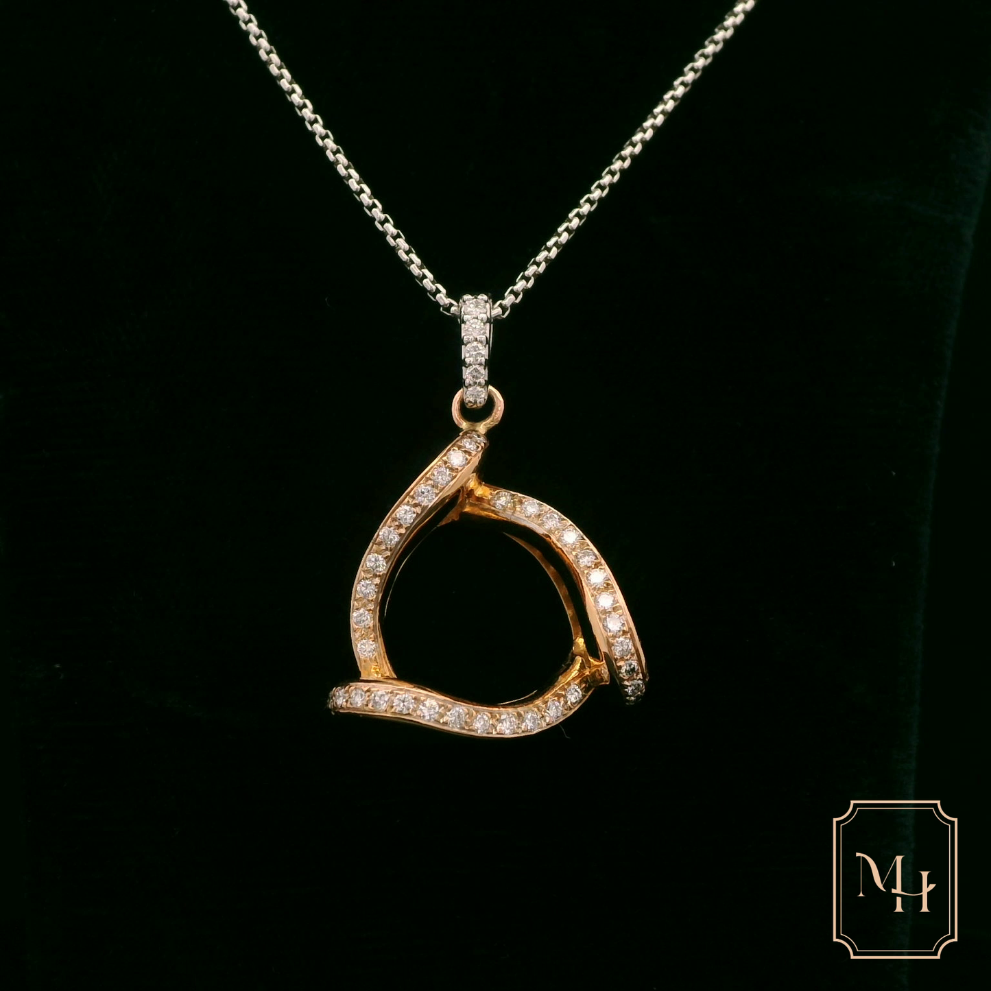 Elegant Gold and Diamond Pendant