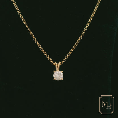 Elegant Gold Pendant Necklace