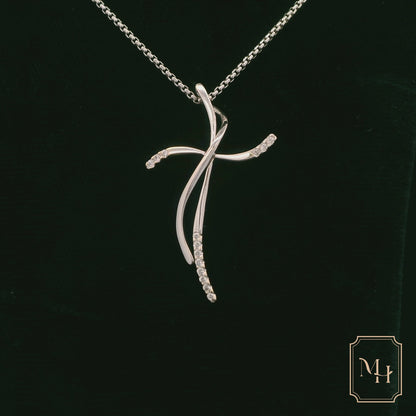 Elegant Silver Pendant with Diamonds